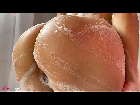 ❤️ Brunette si masturba a figa cù un vibratore per un orgasmu intensu in a doccia ️ Pornografia russa à co.serviporno.ru ❤