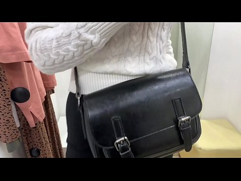 ❤️ Masturbazione publica di a ghjovana cagna FeralBerry cù un dildo in a sala di prove ️ Pornografia russa à co.serviporno.ru ❤