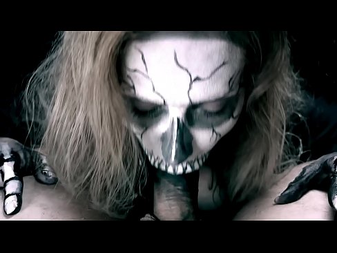 ❤️ Ragazza demonia chì succhia u cazzo cù a so bocca nera è ingoia cum. ️ Pornografia russa à co.serviporno.ru ❤