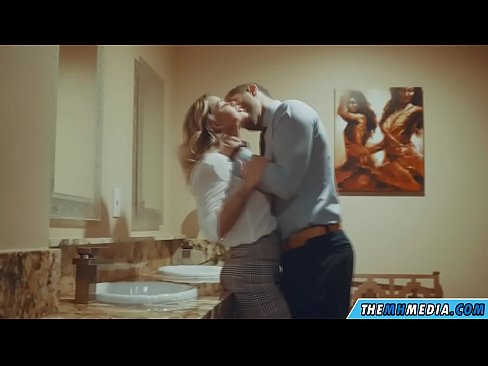 ❤️ Quandu una bionda tettona ti seduce in un bagnu publicu ️ Pornografia russa à co.serviporno.ru ❤